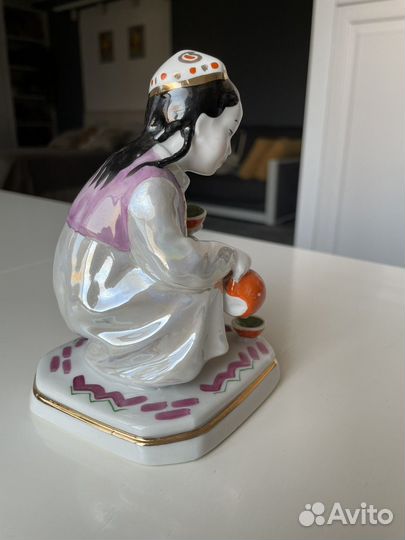 Статуэтка узбечка с чайником