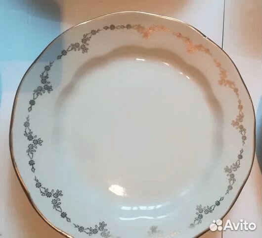 Посуда (тарелки, селёдочница,графин)