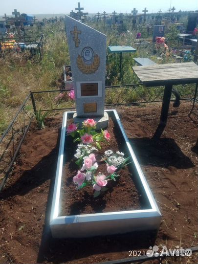 Памятник из мраморной крошки