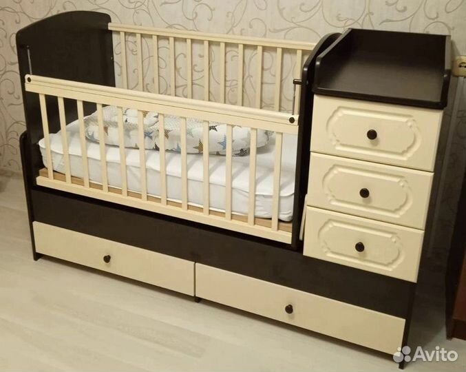 Детская кроватка 3 в 1 с комодом
