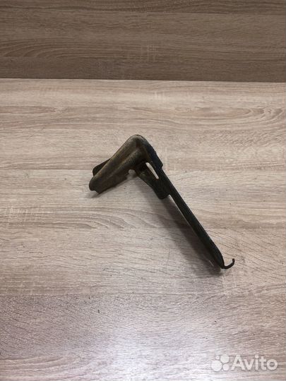 Кронштейн радиатора правый нижний BMW 3 E90