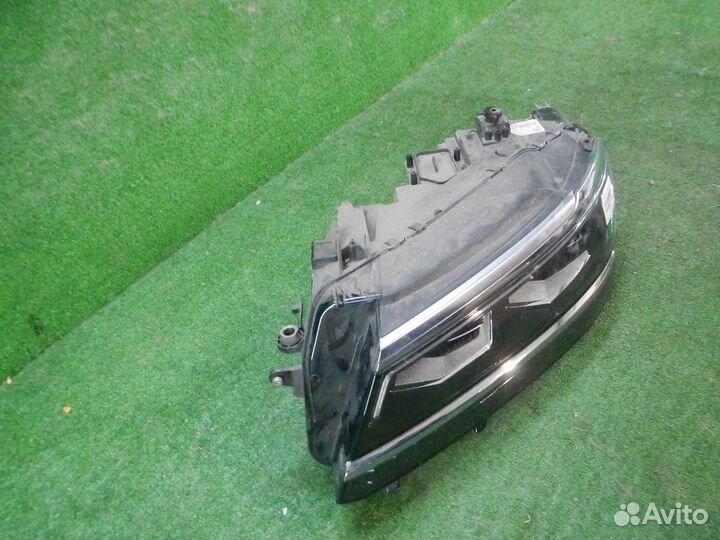 Фара левая Volkswagen Tiguan