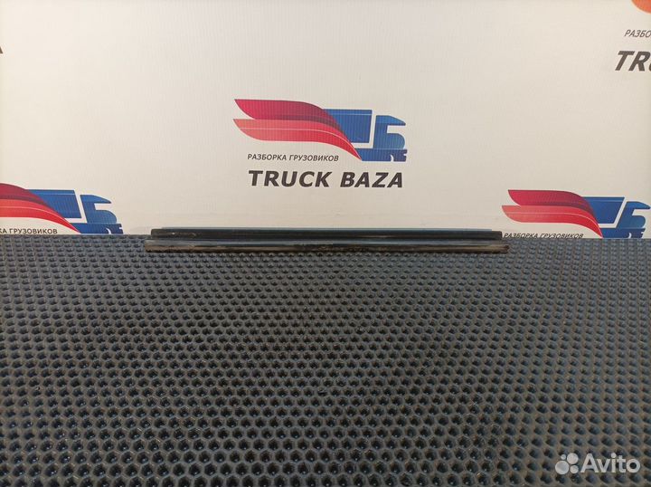 Уплотнитель стекла Renault Premium