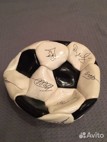 Футбольный мяч с автографами