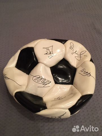 Футбольный мяч с автографами
