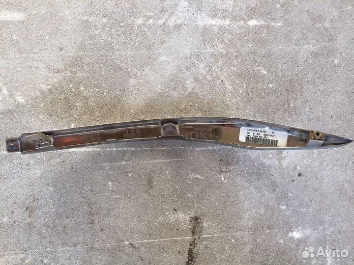 Молдинг задний левый Nissan Murano с 2016