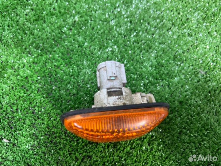 Повторитель поворота в крыло передний левый Nissan