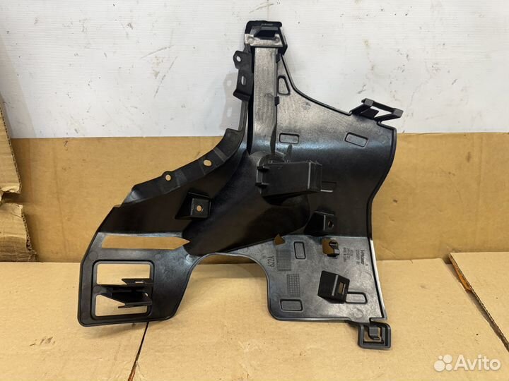 32136093 Кронштейн бампера переднего правый Volvo