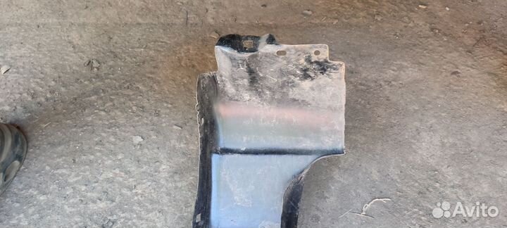 Крыло левое Мазда 323