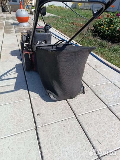 Газонокосилка бензиновая