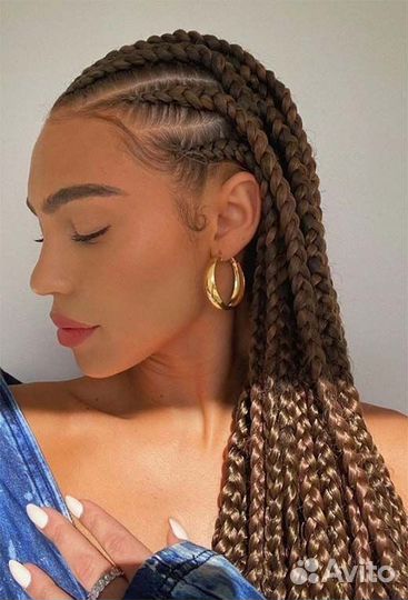 Модель на афрокосы и афрокудри