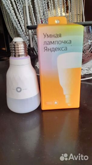 Умная лампочка Яндекс