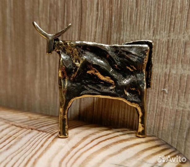 Оригинальная, стильная брошь из 