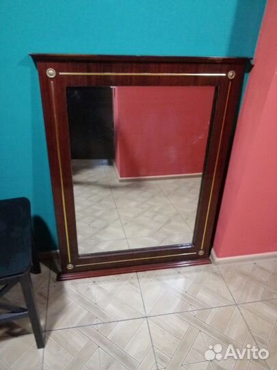 Зеркало и комод дерево