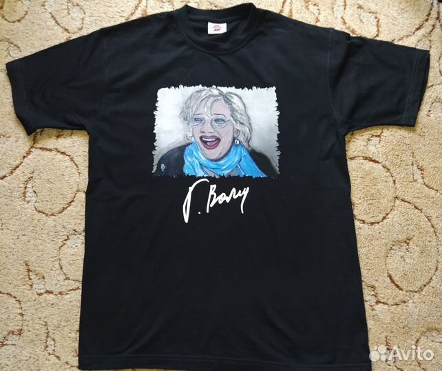 Футболка с шаржем и автографом Галины Волчек