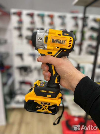 Dewalt Гайковёрт 330NM