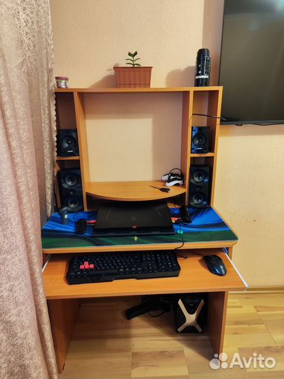 Компьютерный стол