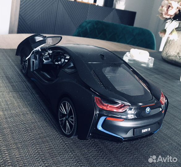 Радиоуправляемая машина BMW i8