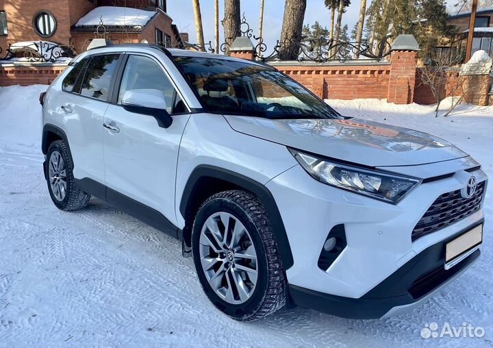 В разборе Toyota RAV4 2019 год