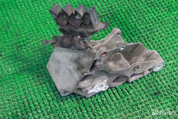 Кронштейн генератора Chevrolet Tahoe GMT400