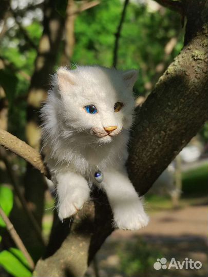 Ангорская кошка игрушка в смешанной технике