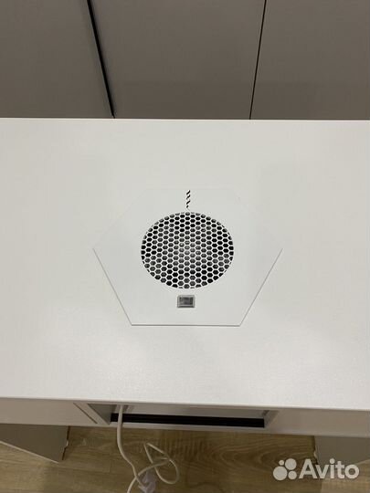 Маникюрный стол с пылесосом