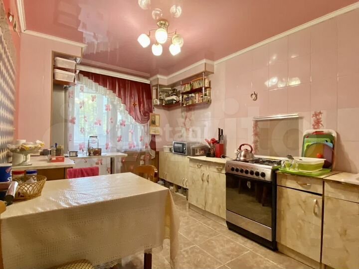 3-к. квартира, 83 м², 1/10 эт.