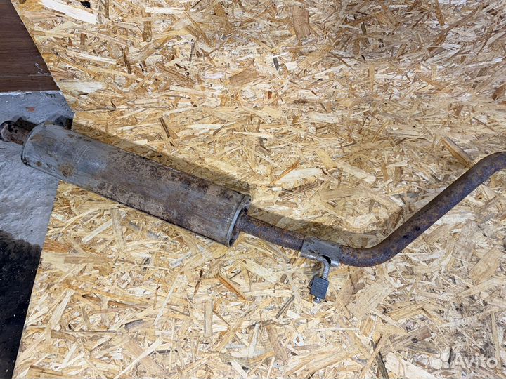 Глушитель на LADA Largus