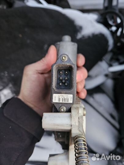 Стеклоподьемник передний Mitsubishi Carisma DA1A