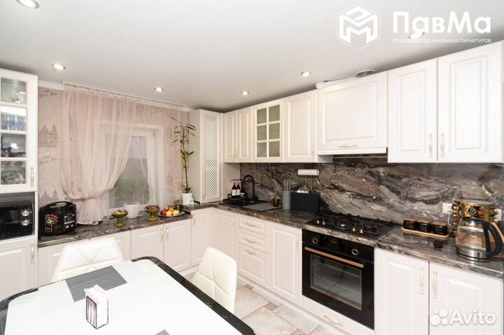 Дизайнерские кухонные гарнитуры 310*119