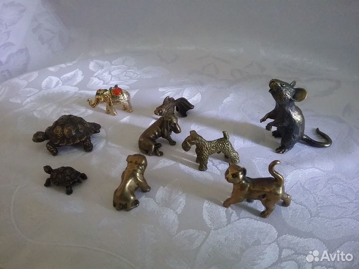 Маленькие фигурки животных всевозможные