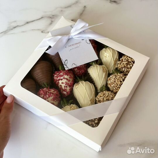 Клубника в шоколаде, финики в шоколаде, подарок