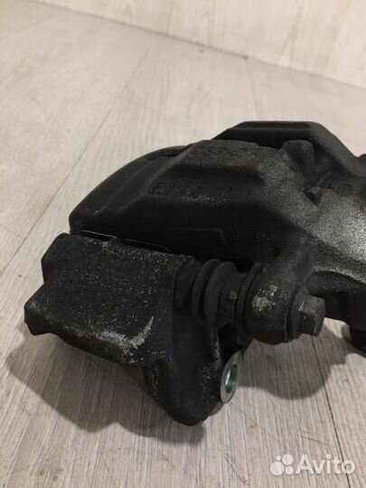 Суппорт тормозной передний левый Mercedes Benz