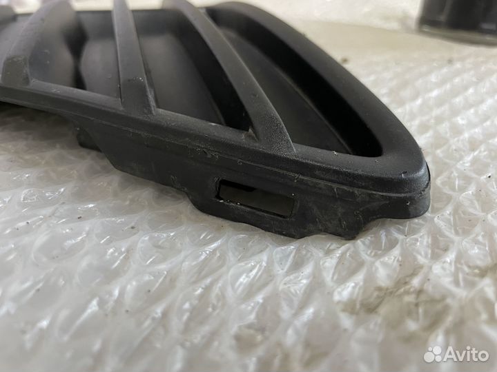 Решетка бампера правая заглушка Ford Focus 3 Фокус