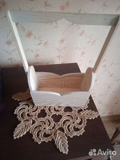 Плетёная корзинка и кашпо деревянное