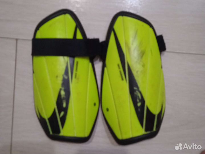 Футбольные щитки