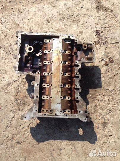 Нижний этаж двигателя W 12 6.0 на Audi A8 D3