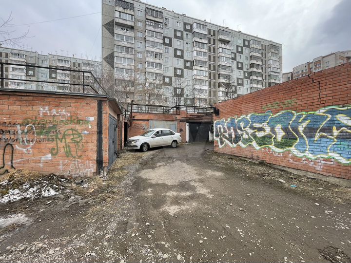 Гараж, > 30 м²