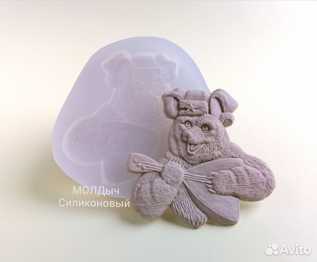 Молд медведь с балалайкой в шапке ушанке