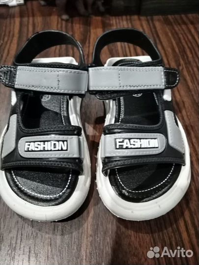 Сандалии для девочки