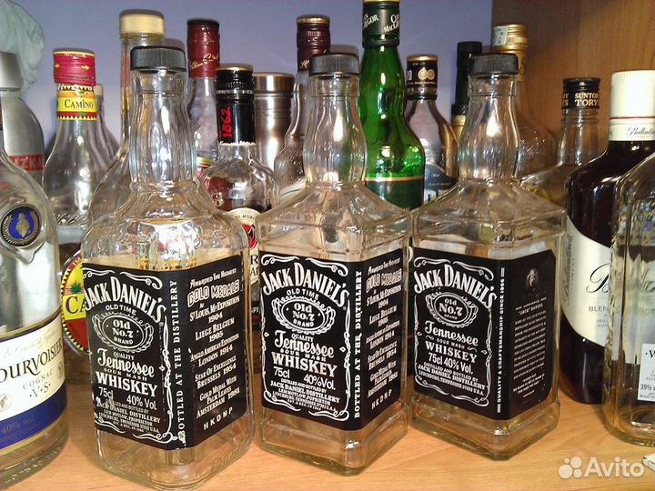 Продажа стеклянных бутылок из-под крепких напитков