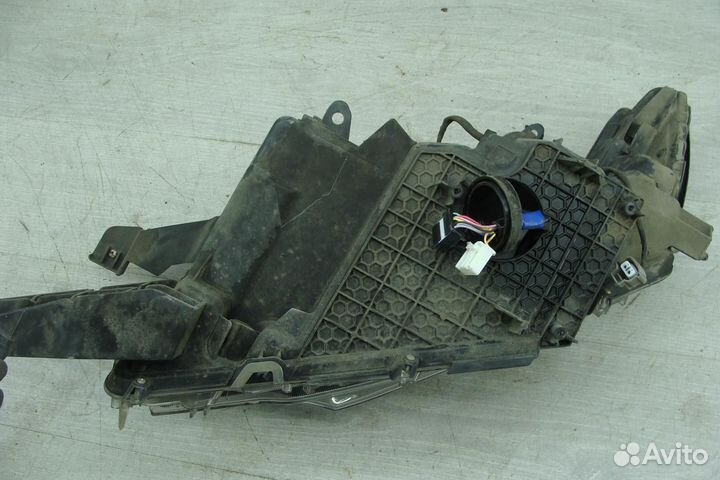 Фара правая Toyota Land Cruiser