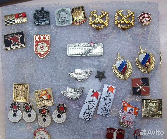 Продам значки на тему 