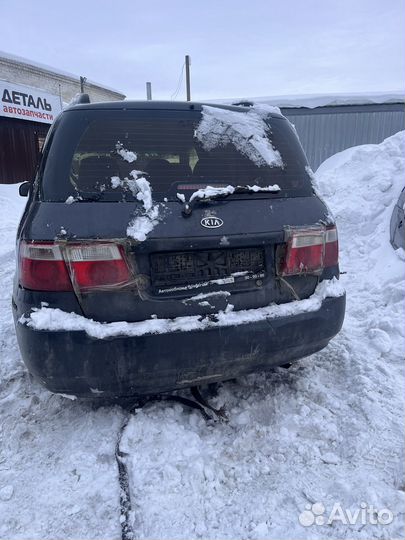 В разборе Kia Carens