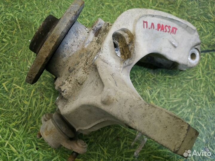 Кулак поворотный передний левый Volkswagen Passat