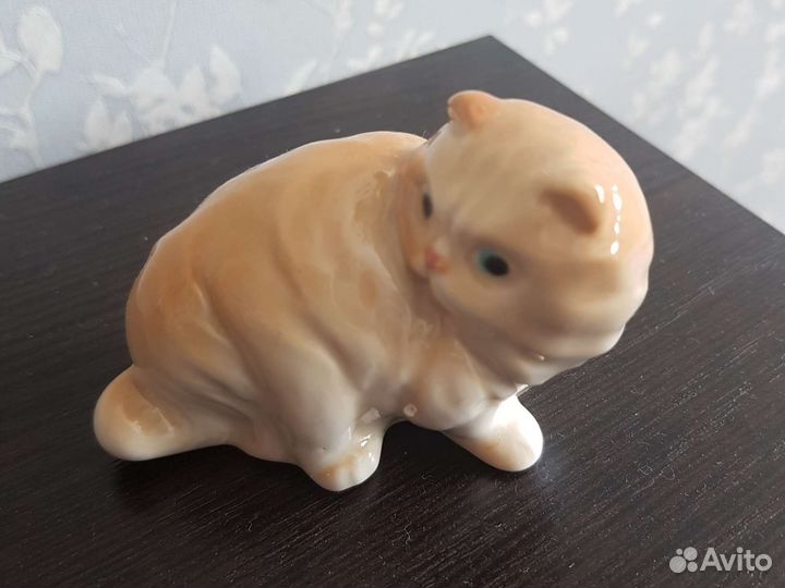 Фарфоровые статуэтки кот