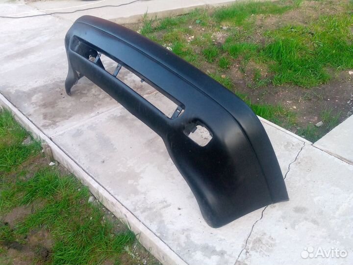 Бампер передний на Ауди 80