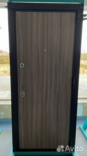 Дверь входная металлическая в квартиру