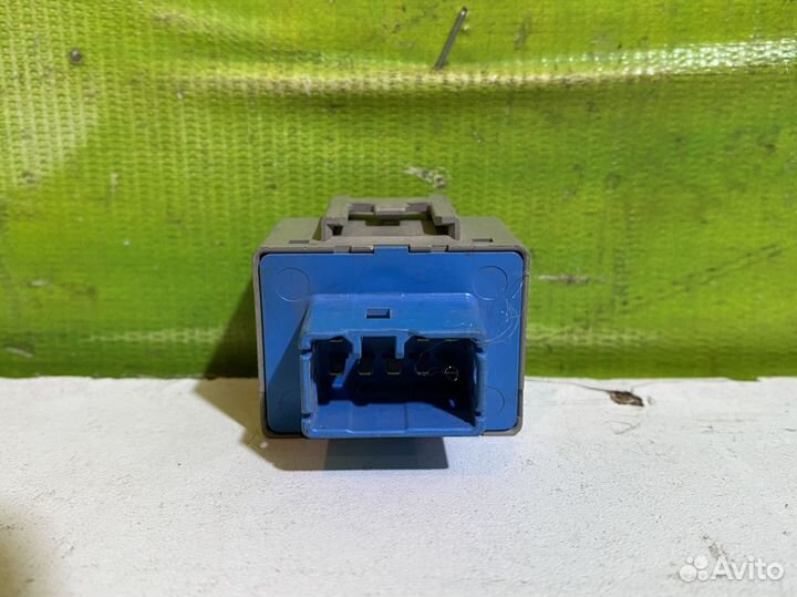 Реле поворота Toyota Corolla E150 8198046010