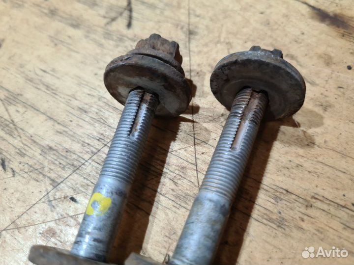 Болт развальный задний Nissan Murano Z51 VQ35DE